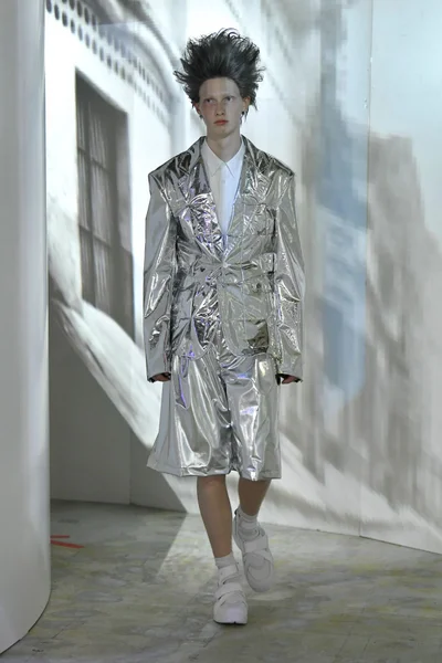 Look 3